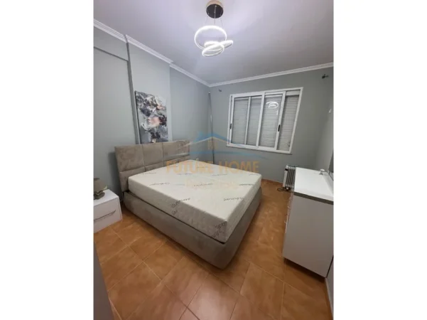 Tirane, jepet me qera apartament 1+1 Kati 4, 59 m² 420 € (UNAZA E RE)