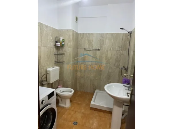 Tirane, jepet me qera apartament 1+1 Kati 4, 59 m² 420 € (UNAZA E RE)