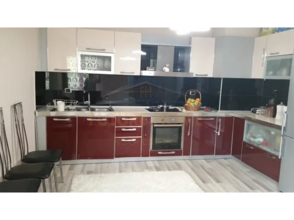 Tirane, jepet me qera apartament 2+1 Kati 3, 86 m² 450 € (FRESK)