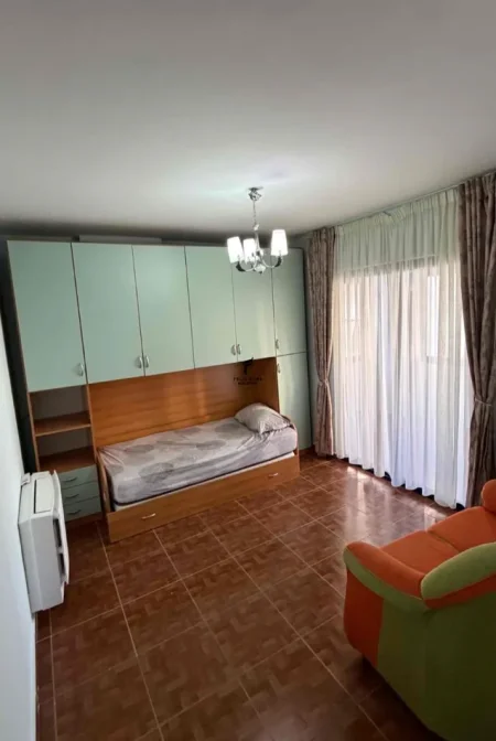 Tirane, jepet me qera apartament 2+1 Kati 4, 97 m² 650 € (ISH PARKU)