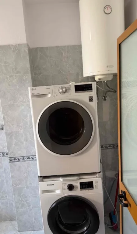 Tirane, jepet me qera apartament 2+1 Kati 4, 97 m² 650 € (ISH PARKU)