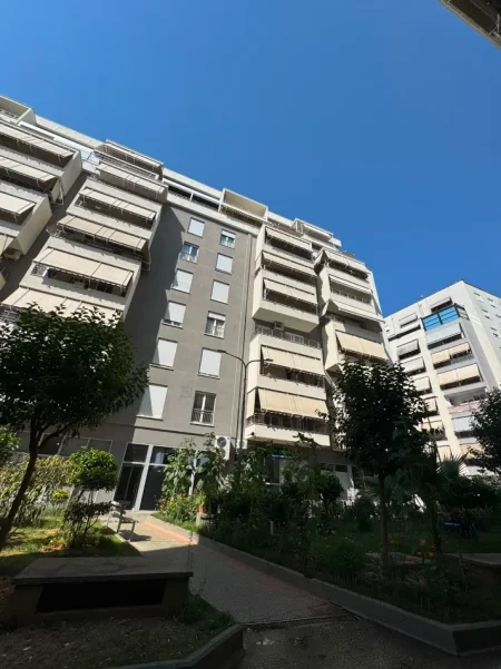 Tirane, shitet apartament 1+1 Kati 3, 65 m² 195.000 € (KOMUNA E PARISIT)