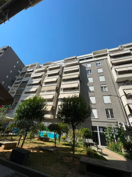 Tirane, shitet apartament 1+1 Kati 3, 65 m² 195.000 € (KOMUNA E PARISIT)