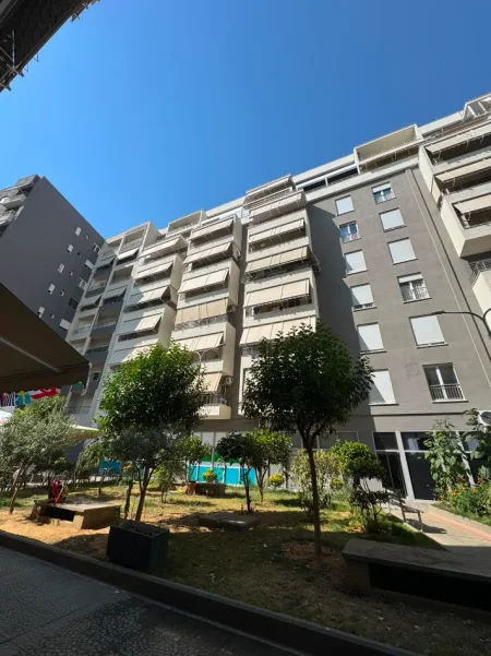 Tirane, shitet apartament 1+1 Kati 3, 65 m² 195.000 € (KOMUNA E PARISIT)