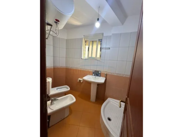 Tirane, shitet apartament 1+1 Kati 5, 86 m² 112.000 € (FRESK)
