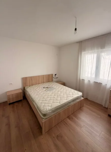 Tirane, jepet me qera apartament 1+1 Kati 5, 70 m² 650 € (BLLOKU)