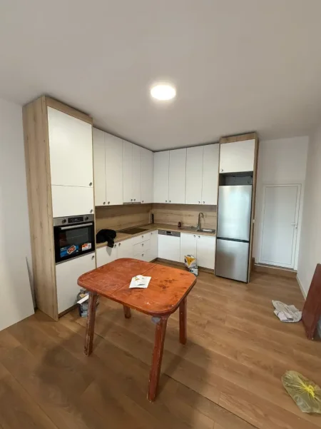 Tirane, jepet me qera apartament 2+1+Ballkon Kati 1, 87 m² 400 € (Uzina e Autotraktorëve)