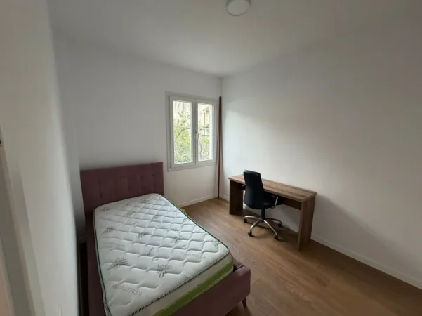 Tirane, jepet me qera apartament 2+1+Ballkon Kati 1, 87 m² 400 € (Uzina e Autotraktorëve)