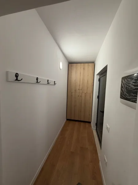 Tirane, jepet me qera apartament 2+1+Ballkon Kati 1, 87 m² 400 € (Uzina e Autotraktorëve)
