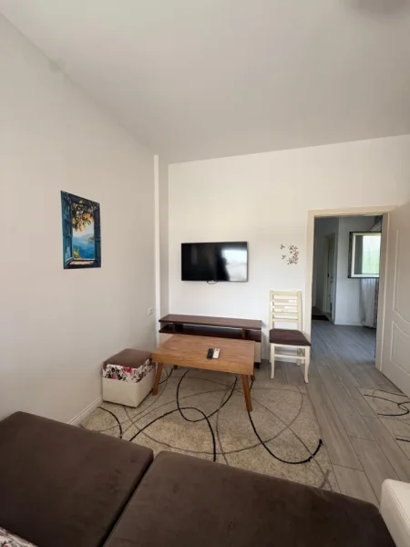 Tirane, jepet me qera apartament 1+1 Kati 3, 60 m² 350 € (Rruga 5 Maji)