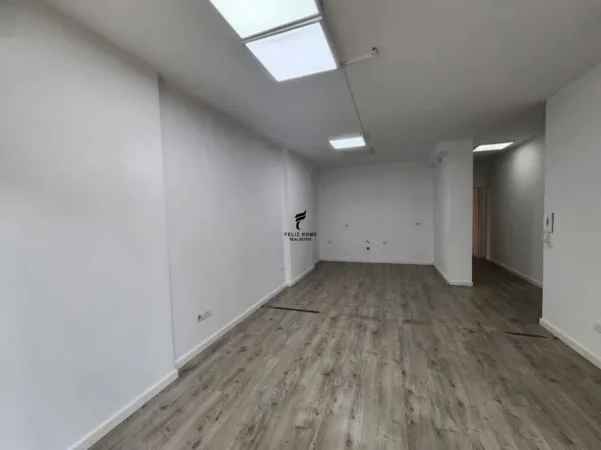 Tirane, jepet me qera zyre Kati 2, 93 m² 800 € (STADIUMI DINAMO)
