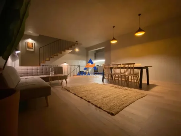 Tirane, jepet me qera apartament 2+1+Ballkon Kati 1, 180 m² 1.200 € 