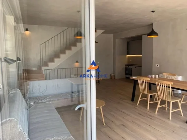 Tirane, jepet me qera apartament 2+1+Ballkon Kati 1, 180 m² 1.200 € 