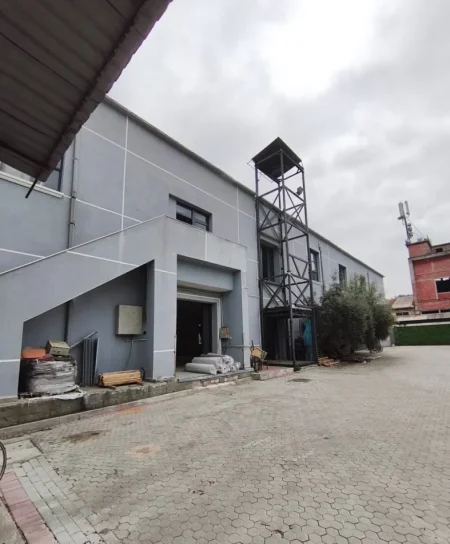Tirane, jepet me qera ambjent biznesi Kati 2, 1.010 m² 2.150 € (Misto Mame)