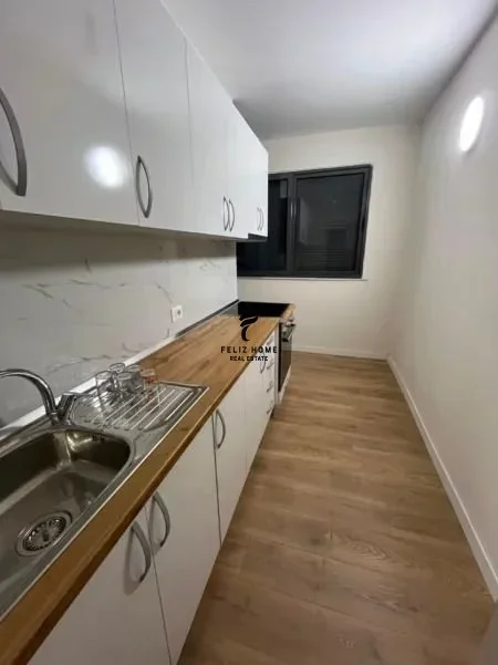 Tirane, jepet me qera apartament 1+1 Kati 5, 72 m² 450 € (LAPRAKE)