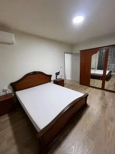Tirane, jepet me qera apartament 1+1 Kati 5, 72 m² 450 € (LAPRAKE)