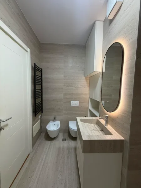 Tirane, jepet me qera apartament 2+1+Ballkon , 122 m² 1.400 € (Kompleksi Delijorgji)