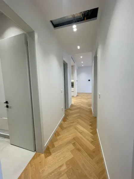 Tirane, jepet me qera apartament 2+1+Ballkon , 140 m² 1.500 € (Kompleksi Delijorgji)
