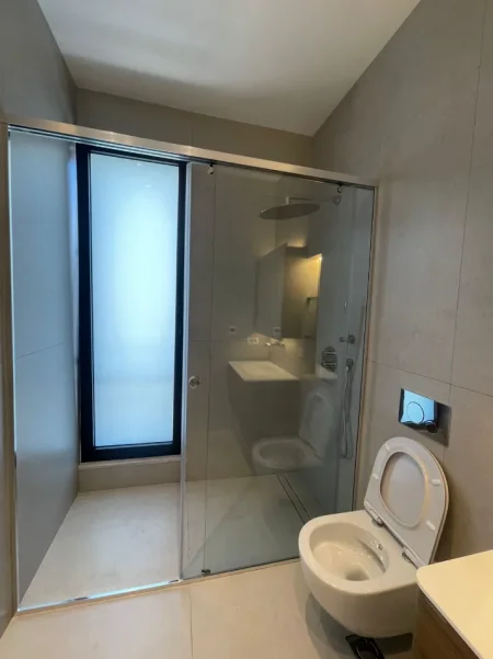 Tirane, jepet me qera apartament 2+1+Ballkon , 140 m² 1.500 € (Kompleksi Delijorgji)