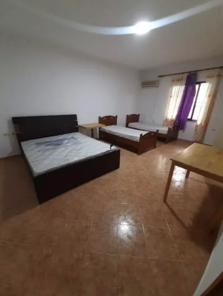 Tirane, jepet me qera apartament 1+1 Kati 1, 70 m² 400 € (5 MAJI)