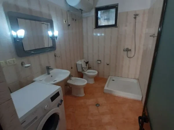Tirane, jepet me qera apartament 1+1 Kati 1, 70 m² 400 € (5 MAJI)