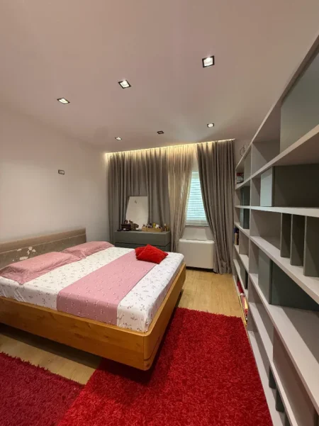 Tirane, jepet me qera apartament 2+1+Ballkon , 100 m² 950 € (Qender, Tregu Cam)