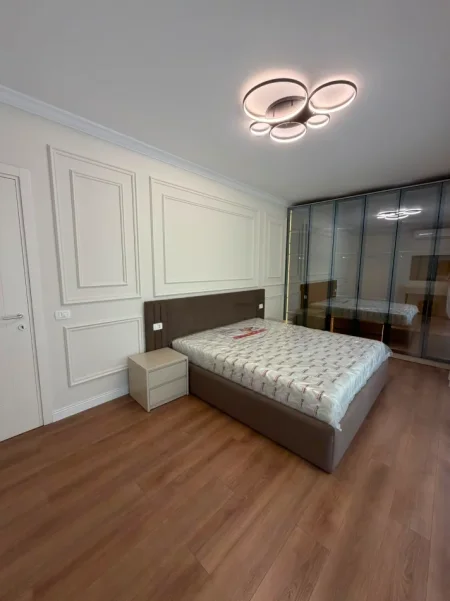 Tirane, jepet me qera apartament 2+1 Kati 5, 122 m² 1.400 € (Delijorgji)