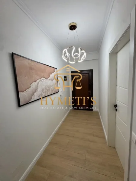 jepet me qera apartament 1+1+Ballkon , 70 m² 500 € (Rr. Teodor Keko, Astir, Tiranë)
