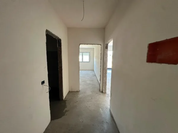 Tirane, shitet apartament 1+1+Ballkon Kati 3, 78 m² 110.000 € (Rruga Azem Galica)