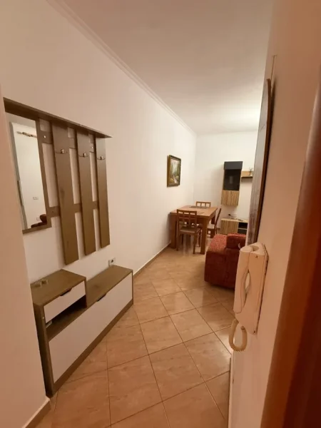 Tirane, jepet me qera apartament 1+1 Kati 2, 60 m² 380 € (Yzberisht)