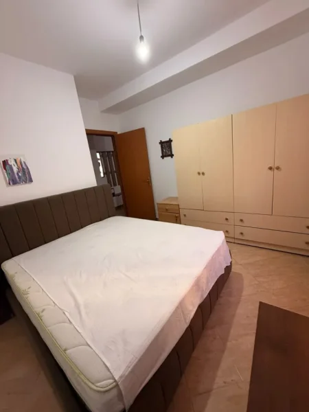 Tirane, jepet me qera apartament 1+1 Kati 2, 60 m² 380 € (Yzberisht)