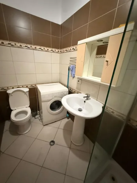 Tirane, jepet me qera apartament 1+1 Kati 2, 60 m² 380 € (Yzberisht)