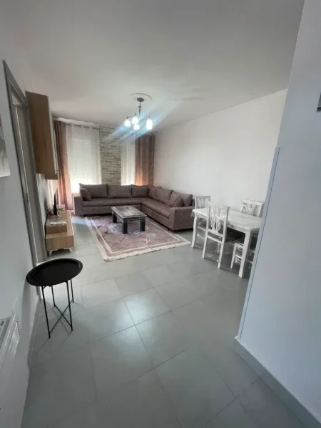 Tirane, jepet me qera apartament 2+1+Ballkon Kati 1, 96 m² 580 € (Sadaudin Bekteshi, fundi i rrugës 5 Maji)