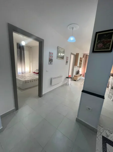 Tirane, jepet me qera apartament 2+1+Ballkon Kati 1, 96 m² 580 € (Sadaudin Bekteshi, fundi i rrugës 5 Maji)