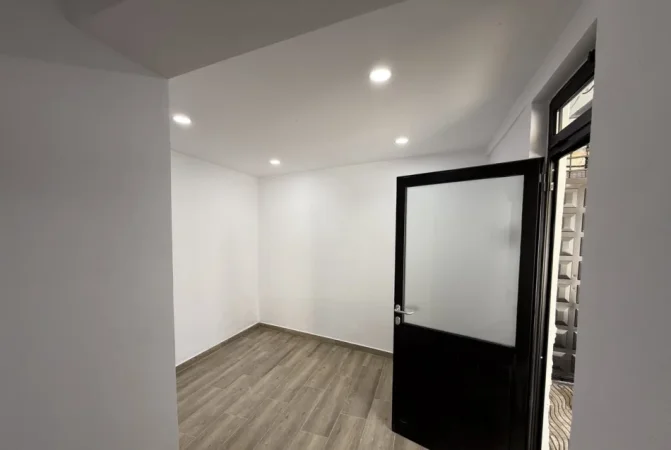 Tirane, jepet me qera garsoniere Kati 1, 30 m² 350 € (Tregu Elektrik)