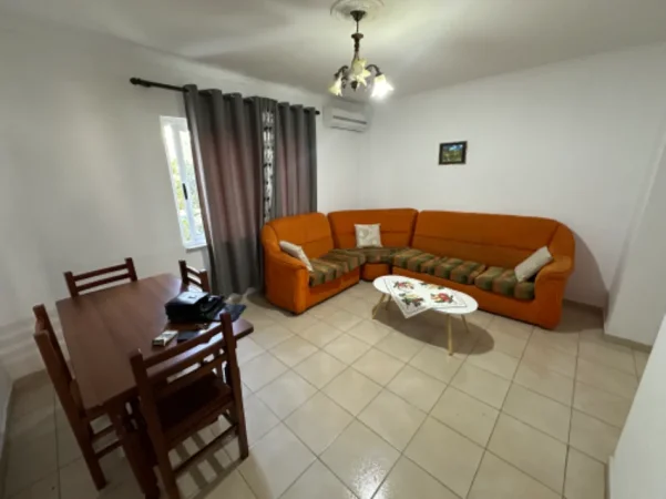 Tirane, jepet me qera apartament Kati 3, 90 m² 400 € (Kinostudio prane Tv Klan)