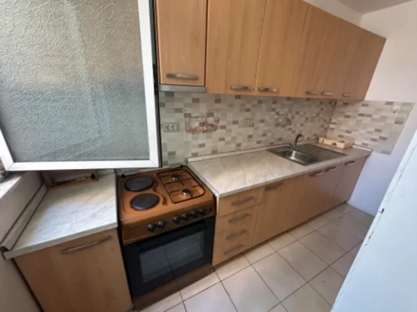 Tirane, jepet me qera apartament Kati 3, 90 m² 400 € (Kinostudio prane Tv Klan)
