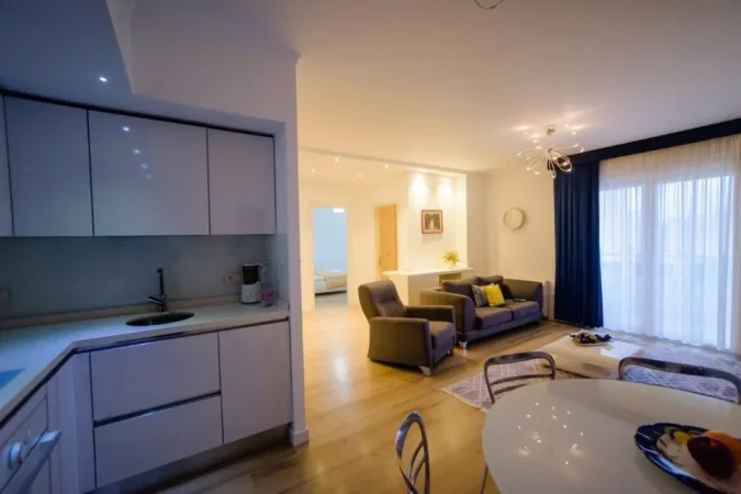 Tirane, jepet me qera apartament 2+1 Kati 5, 105 m² 900 € (900 €/muaj)