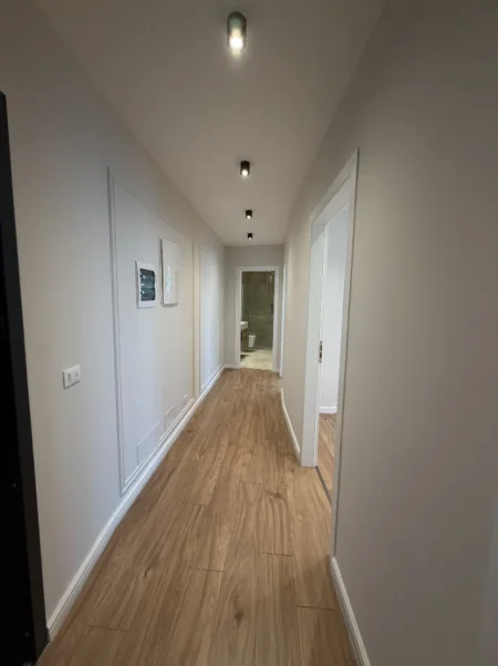 Tirane, jepet me qera zyre Kati 3, 160 m² 1.600 € (Lake View Residence)