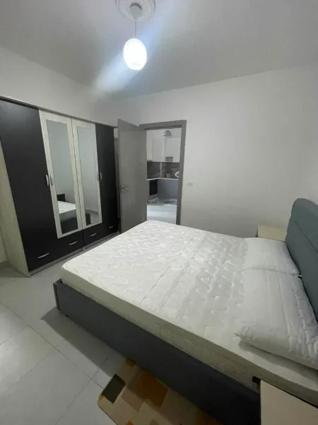 Tirane, jepet me qera apartament 2+1+Ballkon Kati 5, 100 m² 582 € (Sadaudin Bekteshi, fundi i rrugës 5 Maji)