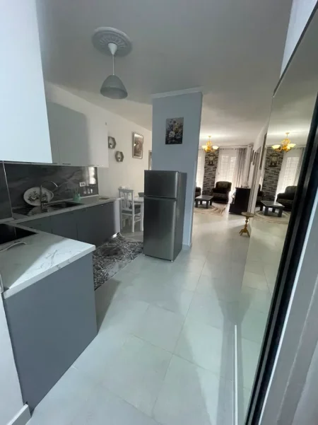 Tirane, jepet me qera apartament 2+1+Ballkon Kati 5, 100 m² 582 € (Sadaudin Bekteshi, fundi i rrugës 5 Maji)