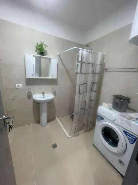 Tirane, jepet me qera apartament 2+1+Ballkon Kati 5, 100 m² 582 € (Sadaudin Bekteshi, fundi i rrugës 5 Maji)