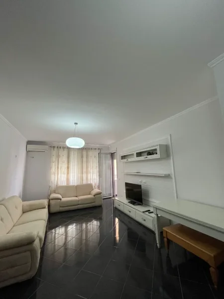 Tirane, jepet me qera apartament 2+1+Ballkon Kati 2, 95 m² 500 € (Muhamed Deliu, Fresk)