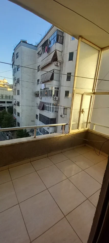 Tirane, shitet apartament 2+1+Ballkon Kati 2, 88 m² 147.000 € (Sotir Caci, pranë Restorant Fresku)