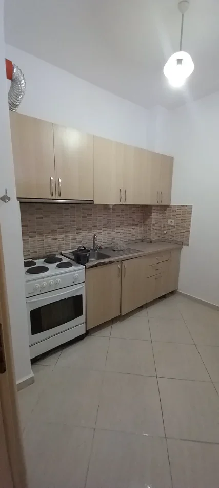 Tirane, shitet apartament 2+1+Ballkon Kati 2, 88 m² 147.000 € (Sotir Caci, pranë Restorant Fresku)