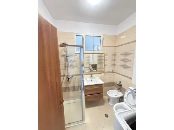 Tirane, jepet me qera apartament 2+1 Kati 4, 114 m² 650 € (21 dhjetori)