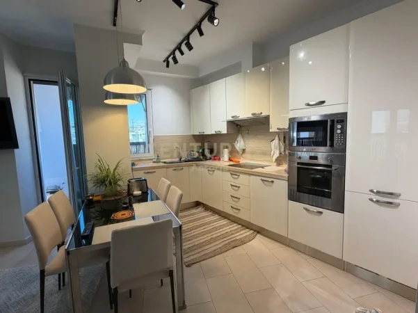 Tirane, jepet me qera apartament 2+1 Kati 4, 114 m² 650 € (21 dhjetori)