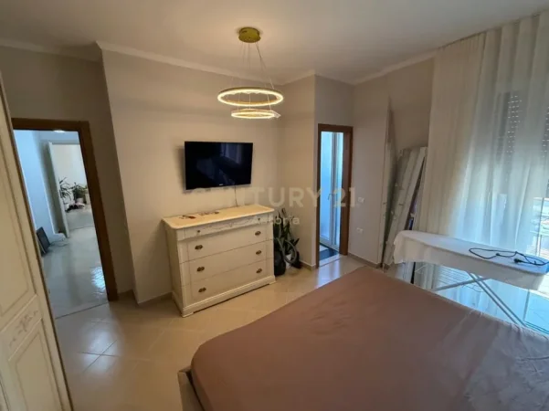 Tirane, jepet me qera apartament 2+1 Kati 4, 114 m² 650 € (21 dhjetori)
