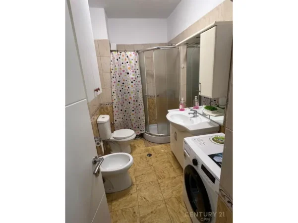 Tirane, jepet me qera apartament 1+1 Kati 1, 65 m² 650 € (rruga e barrikadave)