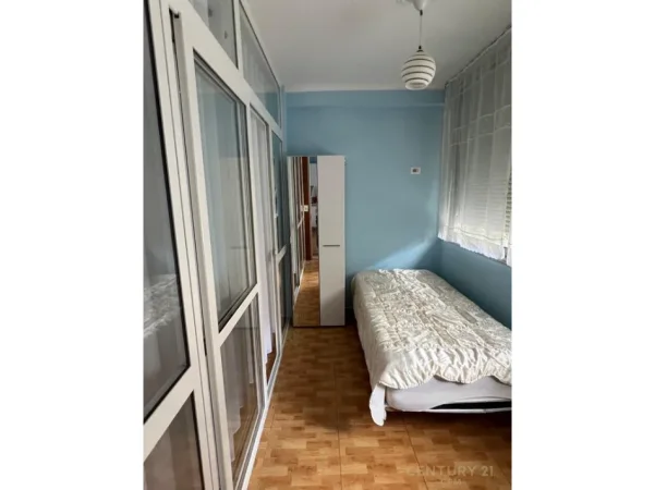 Tirane, jepet me qera apartament 1+1 Kati 1, 65 m² 650 € (rruga e barrikadave)